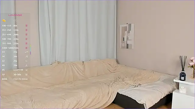 OdelynaFrake online show from September 17, 2:37 pm