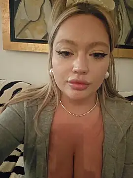 misstitmouseofficial online show from February 21, 8:09 pm