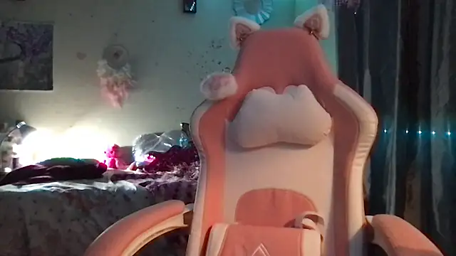 nekowaifuuu online show from September 17, 7:50 am