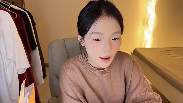 Robin-o3 online show from October 12, 8:55 pm