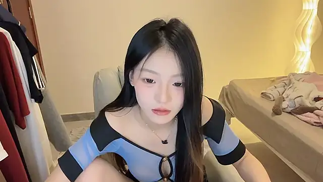 Robin-o3 online show from December 13, 7:53 pm