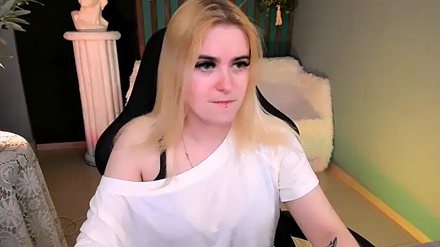 Stef Nicks online show from April 6, 9:10 am