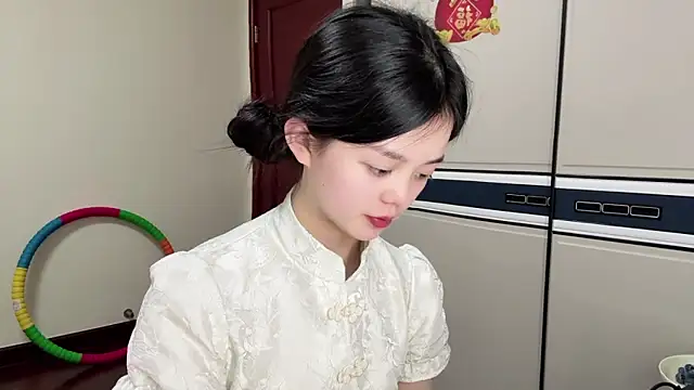 Nicole-13 online show from March 31, 1:00 pm