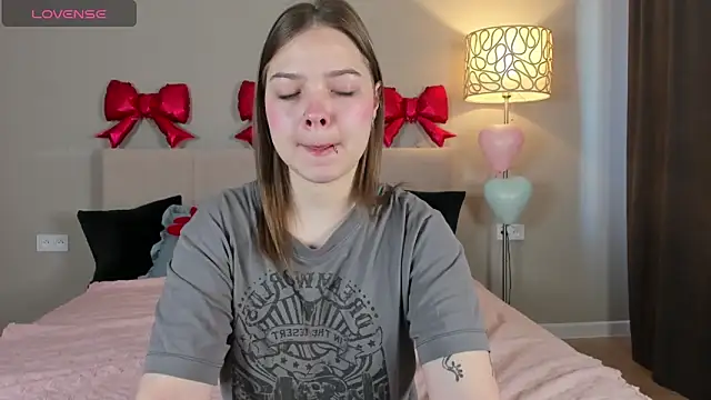 patriciapink online show from February 13, 8:16 am