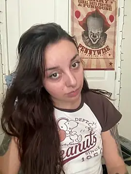 CharmingMaddie online show from February 7, 6:01 pm