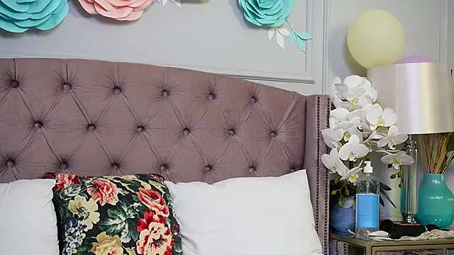 JenniferLovve online show from October 7, 3:22 am