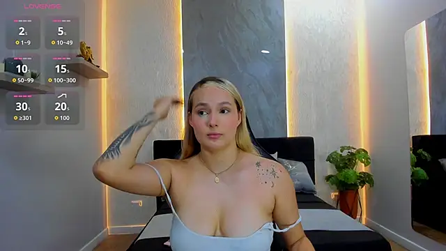 Emmaa white  online show from May 28, 5:44 pm