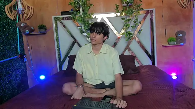 spicy adonhis online show from March 13, 1:34 pm