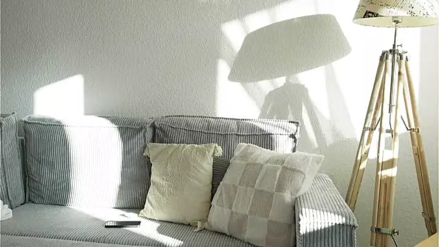 LucyxLou online show from December 1, 12:09 pm