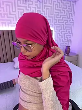 naishaa  online show from March 28, 6:40 pm