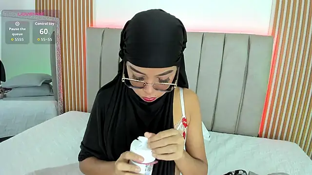 naishaa  online show from October 6, 6:56 pm