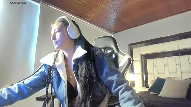 Adhara7 online show from October 3, 8:03 pm