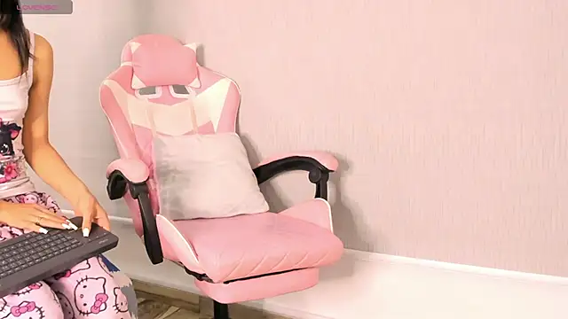 kendal hot01 online show from January 16, 11:06 am