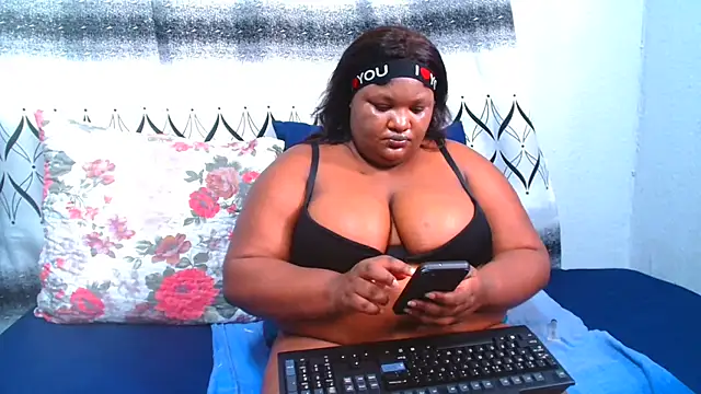 ChubbyBoobsxxx online show from March 21, 7:35 am