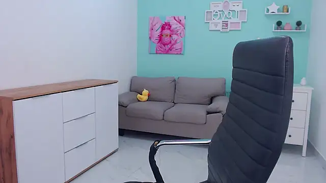 LilFleurish online show from November 4, 5:56 am