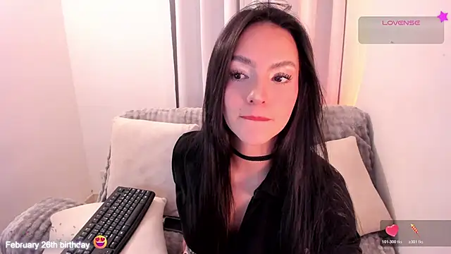 sarah saenz  online show from February 25, 5:06 am