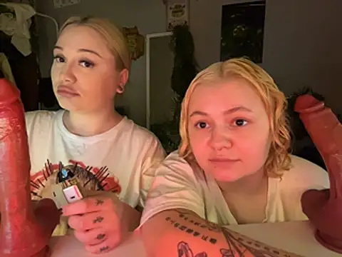 MoonIvy  online show from February 21, 5:46 pm