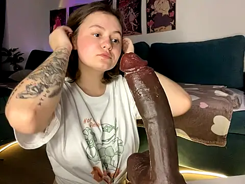 MoonIvy  online show from October 5, 5:18 pm