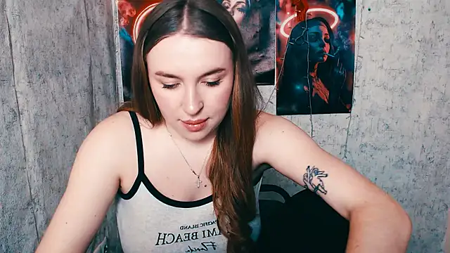 JuliaTopp  online show from March 10, 7:45 am