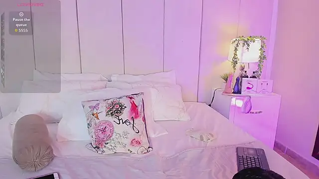 mia rousse25 online show from October 29, 2:42 pm