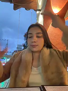 -juicy  online show from February 2, 11:15 pm