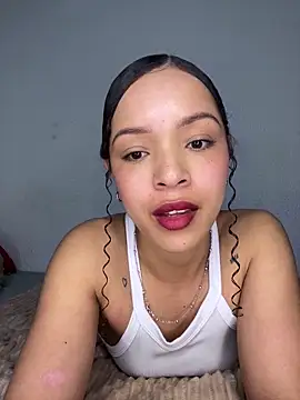 Yasmin777  online show from January 6, 1:20 am