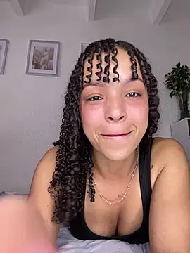 Yasmin777  online show from May 30, 9:00 pm