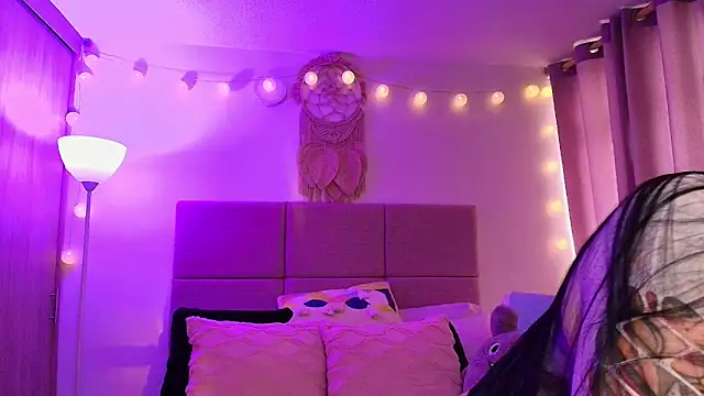 Claiborne Morris online show from November 17, 9:37 pm