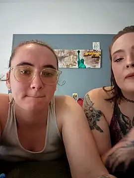 AndHerXO online show from February 5, 12:52 pm