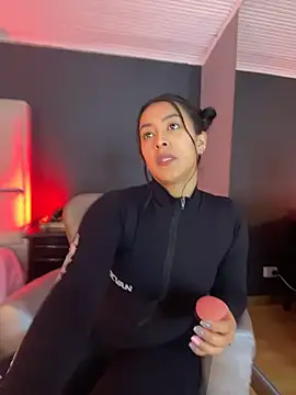 BellaFernandez   online show from June 5, 1:50 pm