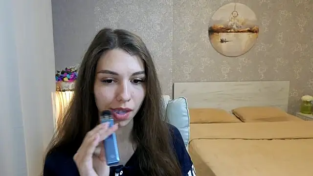 KellyShines online show from June 14, 4:18 pm
