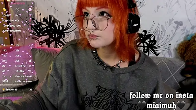 mia  yui online show from October 2, 10:59 pm