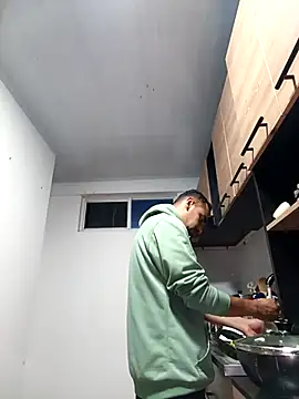 stivenlujan69 online show from February 2, 1:15 am