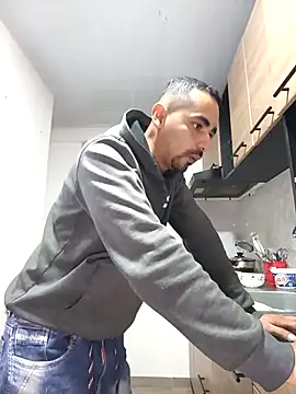 stivenlujan69 online show from December 14, 1:00 am