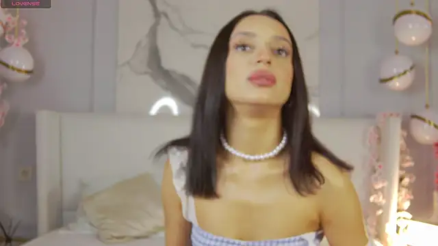 AdoraCortes online show from October 18, 5:10 am