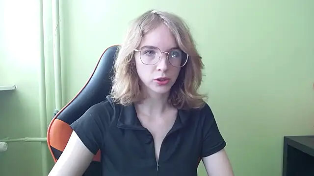 juicyPenny online show from March 6, 7:47 am