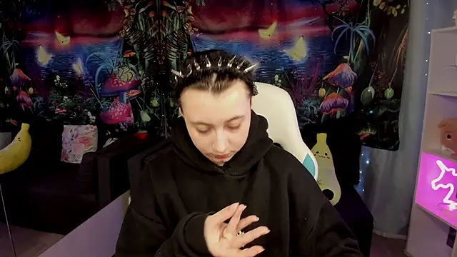 ClaraParks online show from April 11, 7:45 am