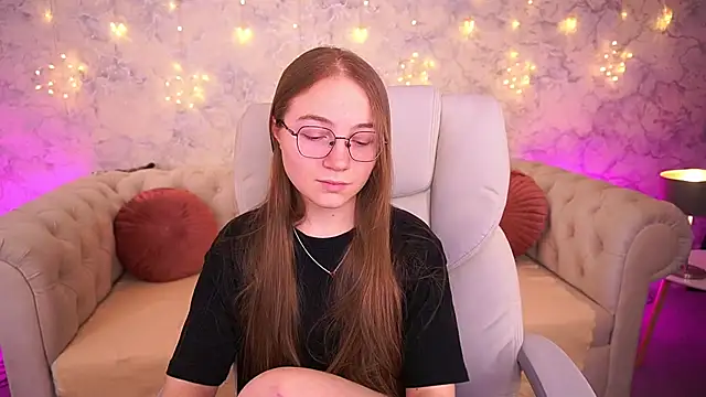 ArrinaWairr online show from February 18, 9:08 am