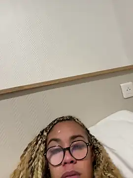 sexentrevoisin online show from March 1, 1:05 am