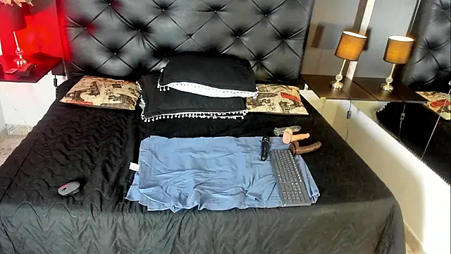 Kymy marquez online show from November 25, 8:09 pm