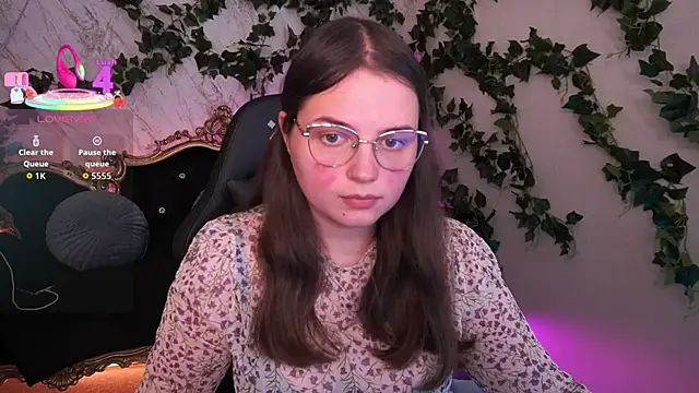 SophieDreamss online show from October 11, 1:25 pm