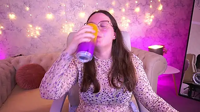 SophieDreamss online show from March 3, 8:26 pm