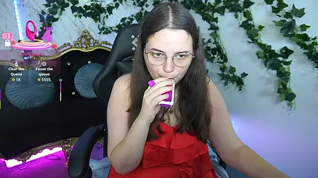 SophieDreamss online show from October 7, 1:04 pm