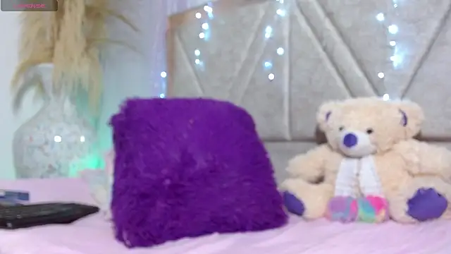 Carolinagarcia12345 online show from April 9, 7:03 am