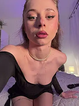 BabyAnais online show from February 3, 5:06 pm