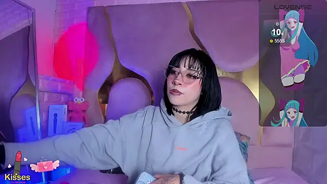 Niina Sissy online show from April 1, 5:30 am