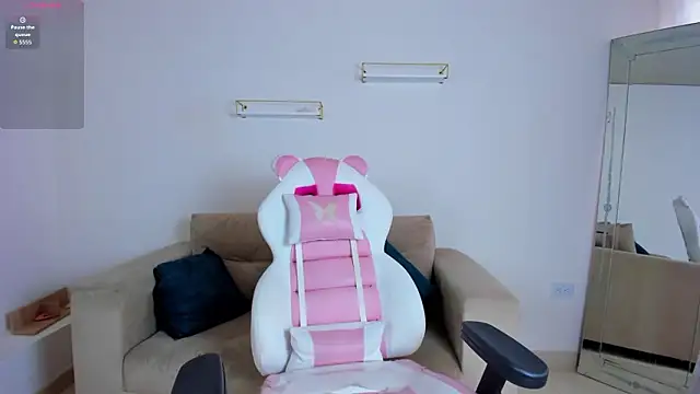 april smiith online show from February 19, 12:16 pm