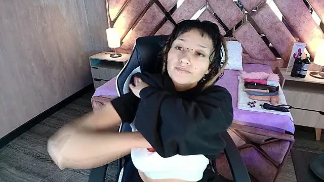 Babyyrasta666 online show from February 13, 3:19 am