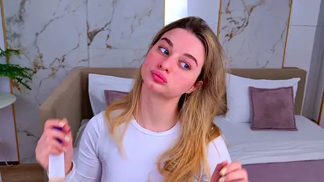 SweetyLicky online show from April 18, 4:09 pm