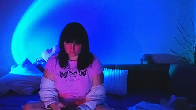 Bella Hillss online show from February 10, 8:23 pm